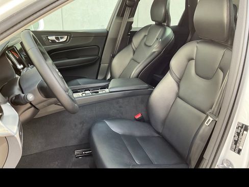 Certified 2023 Volvo XC60 B5 Core w/ Climate Package AWD/4WD image 8