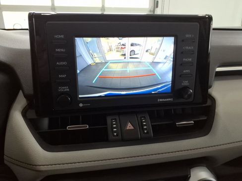 Used 2022 Toyota RAV4 XLE Premium image 28