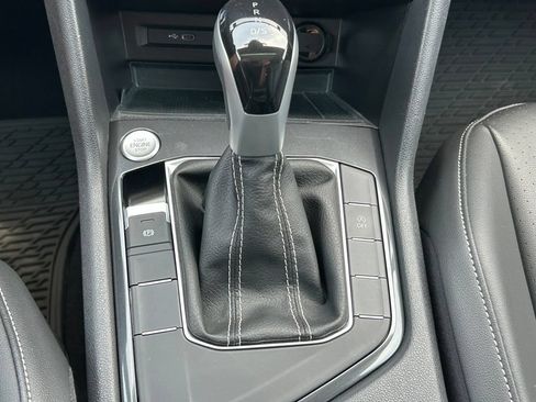 Used 2023 Volkswagen Tiguan SE w/ Panoramic Sunroof Package FWD image 35