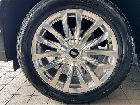 Used 2024 Cadillac Escalade Premium Luxury RWD image 33