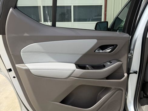 Used 2020 Chevrolet Traverse LT w/ Driver Confidence II Package AWD/4WD image 22