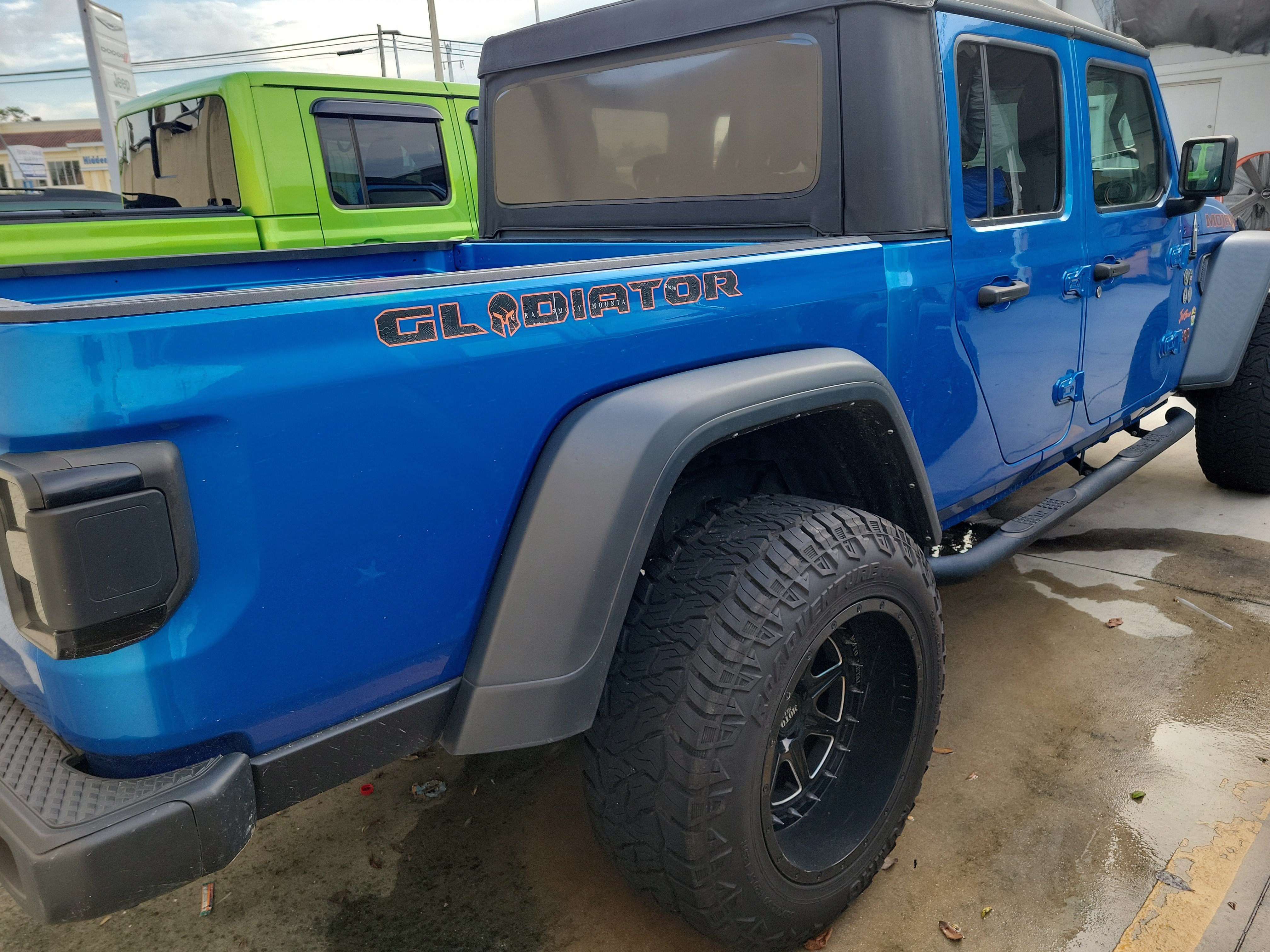 Used 2022 Jeep Gladiator Mojave AWD/4WD image 9