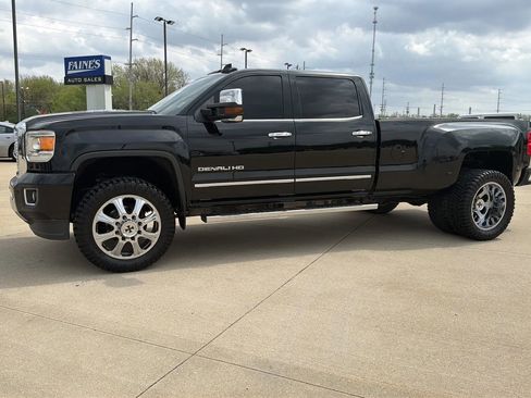 Used 2015 GMC Sierra 3500 Denali w/ Duramax Plus Package image 8