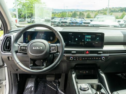 Certified 2025 Kia Sorento EX AWD/4WD image 14