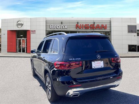 Used 2024 Mercedes-Benz GLB 250 4MATIC image 5