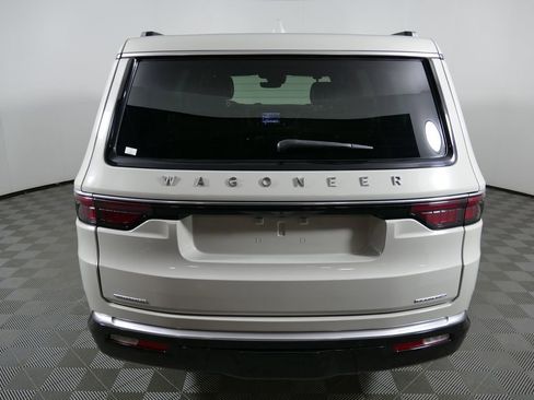 Used 2022 Jeep Wagoneer Series III w/ Premium Group I AWD/4WD image 31