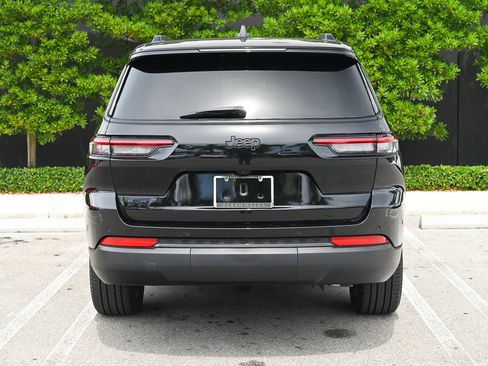 Used 2025 Jeep Grand Cherokee L Limited AWD/4WD image 5