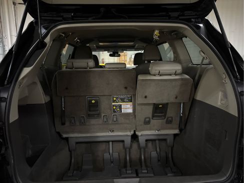 Certified 2019 Toyota Sienna XLE Premium w/ Carpet Mat Package AWD/4WD image 7