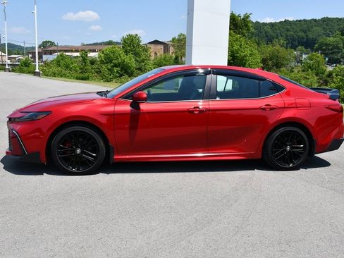 Used 2025 Toyota Camry SE image 4