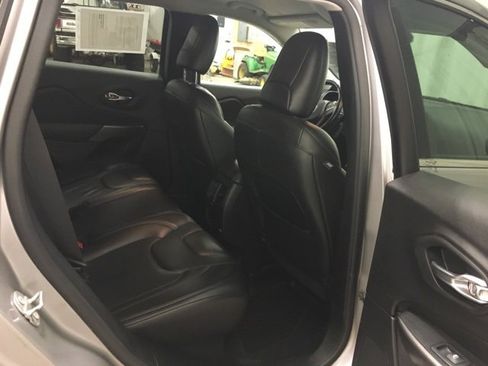 Used 2020 Jeep Cherokee Latitude Lux w/ Comfort/Convenience Group image 15