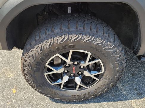 Certified 2024 GMC Canyon AT4X image 15