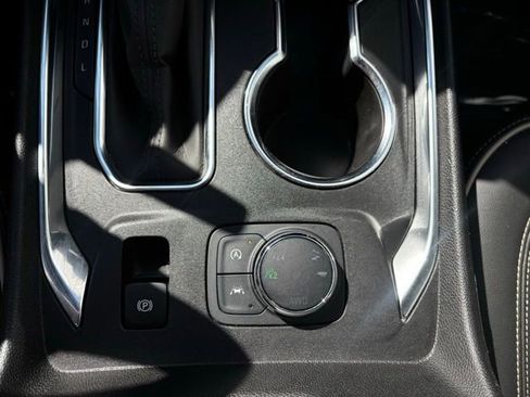 Used 2023 Chevrolet Traverse Premier image 19