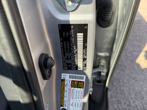 Used 2025 Toyota Highlander LE image 30