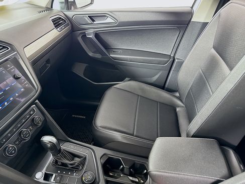 Used 2021 Volkswagen Tiguan SE AWD/4WD image 24
