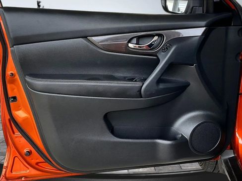 Used 2019 Nissan Rogue SV AWD/4WD image 17