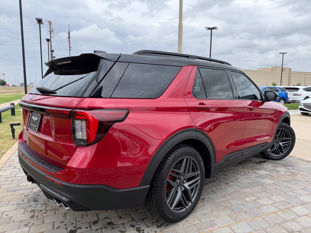 Used 2025 Ford Explorer ST AWD/4WD image 5