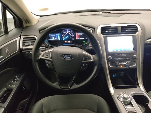 Used 2020 Ford Fusion SE image 22