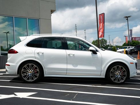 Used 2015 Porsche Cayenne Turbo AWD/4WD image 10