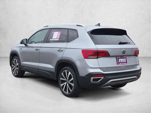 Used 2022 Volkswagen Taos SE FWD image 7