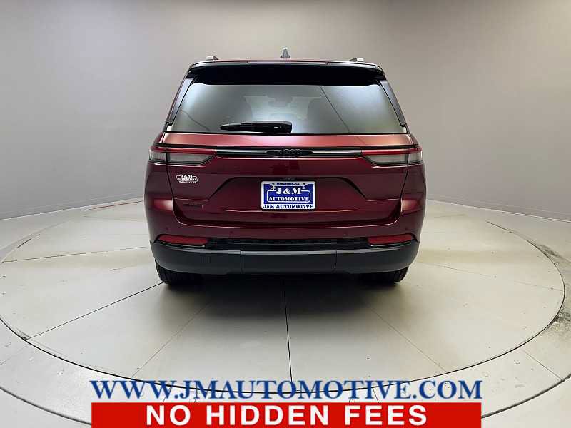 Used 2023 Jeep Grand Cherokee Altitude AWD/4WD image 4