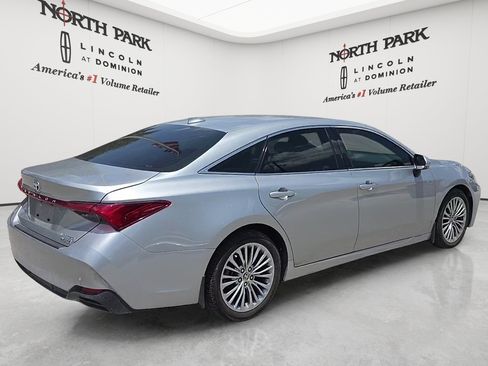 Used 2022 Toyota Avalon Limited w/ Advanced Safety Package FWD image 5