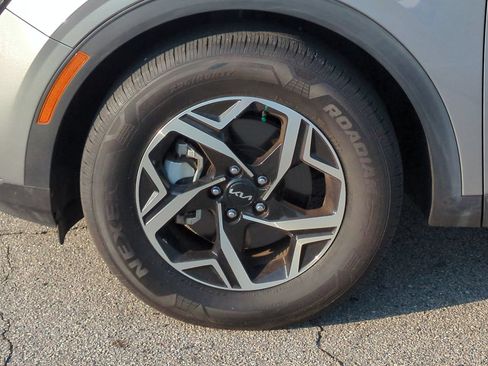 Certified 2025 Kia Sportage LX FWD image 11