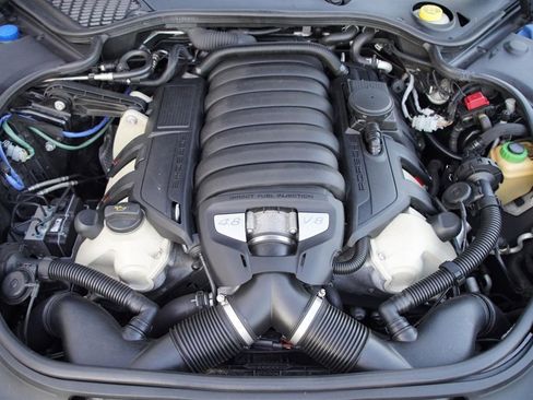 Used 2016 Porsche Panamera GTS image 7