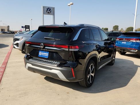 Used 2025 Volkswagen Tiguan SE image 7