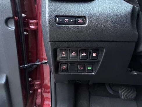 Used 2019 Nissan Rogue SL w/ Premium Package image 17