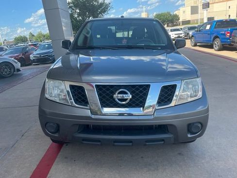 Used 2018 Nissan Frontier SV RWD image 3
