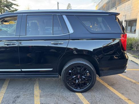 Used 2021 GMC Yukon Denali w/ Denali Premium Package image 4