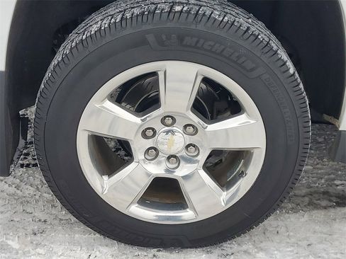 Used 2016 Chevrolet Suburban LT image 5