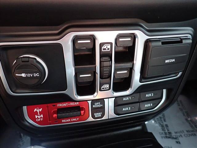 Used 2023 Jeep Gladiator Rubicon w/ Cold Weather Group AWD/4WD image 18