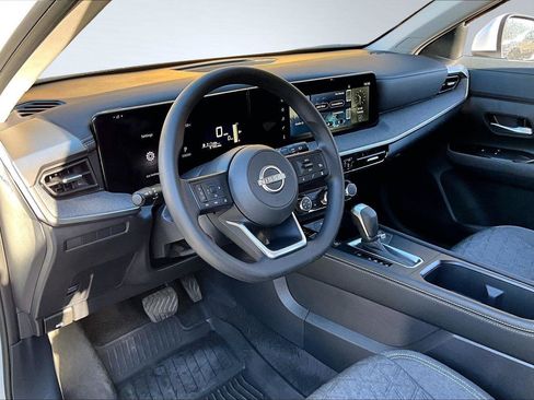 Used 2025 Nissan Kicks SV image 15