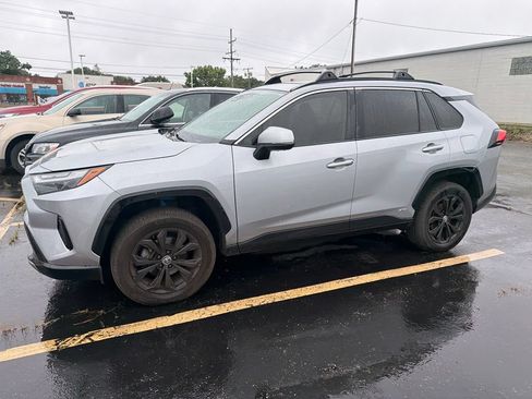 Used 2022 Toyota RAV4 SE w/ Convenience Package AWD/4WD image 8