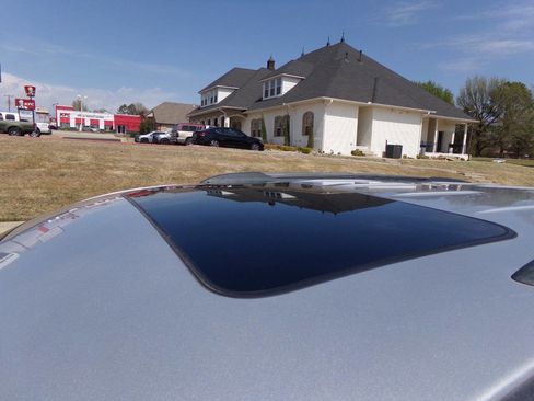 Used 2011 Jeep Grand Cherokee Limited w/ Luxury Group II image 32