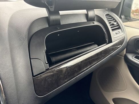 Used 2016 Dodge Grand Caravan SXT image 54