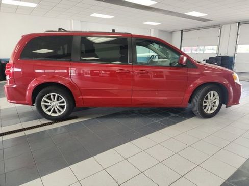 Used 2013 Dodge Grand Caravan SXT FWD image 2
