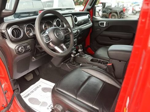 Used 2023 Jeep Wrangler Unlimited Sahara AWD/4WD image 8