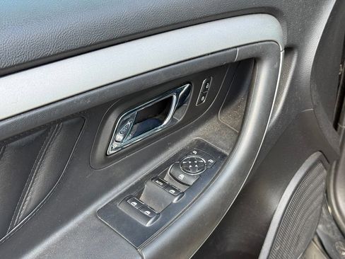 Used 2013 Ford Taurus SEL FWD image 11