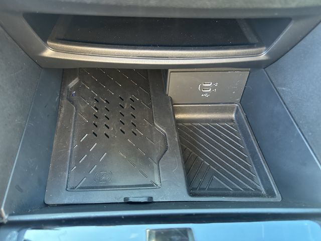 Used 2026 Chrysler Pacifica Limited FWD image 5