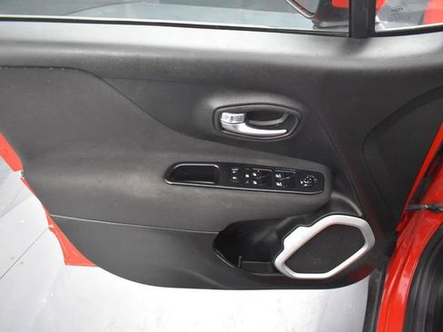 Used 2018 Jeep Renegade Latitude image 13