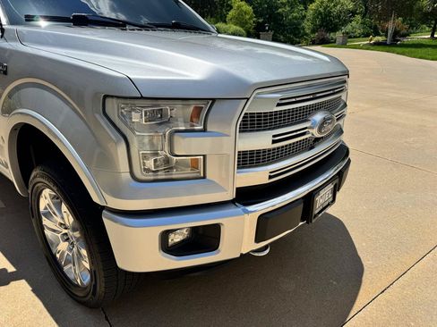 Used 2016 Ford F150 Platinum w/ Equipment Group 701A Luxury AWD/4WD image 32
