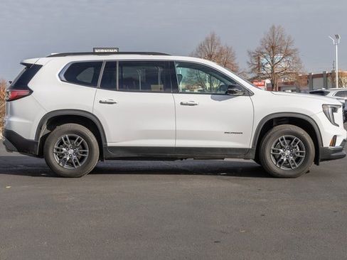 Used 2025 GMC Acadia Elevation image 5