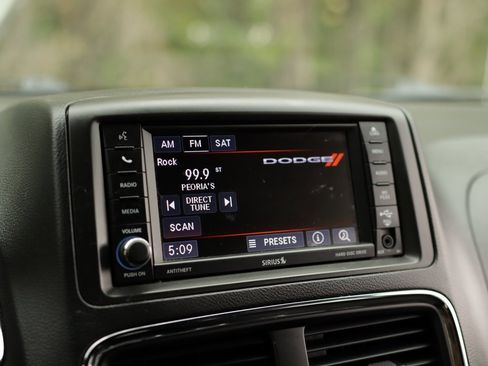 Used 2018 Dodge Grand Caravan SE image 12