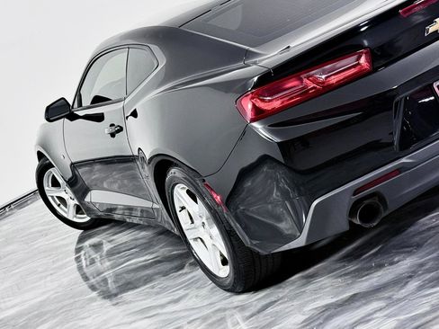 Used 2018 Chevrolet Camaro LT w/ Technology Package RWD image 13