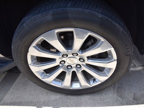 Used 2021 Chevrolet Tahoe Premier w/ Premium Package AWD/4WD image 10