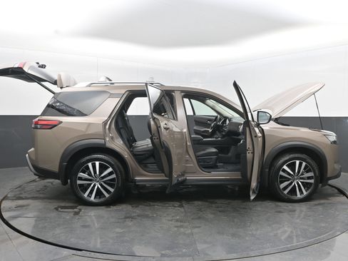 Certified 2024 Nissan Pathfinder Platinum w/ Cargo Package image 46