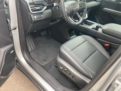 Certified 2024 GMC Acadia Elevation w/ Luxury Package AWD/4WD image 31