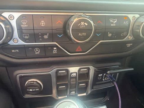 Used 2019 Jeep Wrangler Unlimited Sahara AWD/4WD image 18